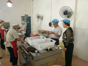 瀘州市食藥監(jiān)局局長(zhǎng)曾平深入合江縣檢查食品生產(chǎn)與經(jīng)營(yíng)環(huán)節(jié)